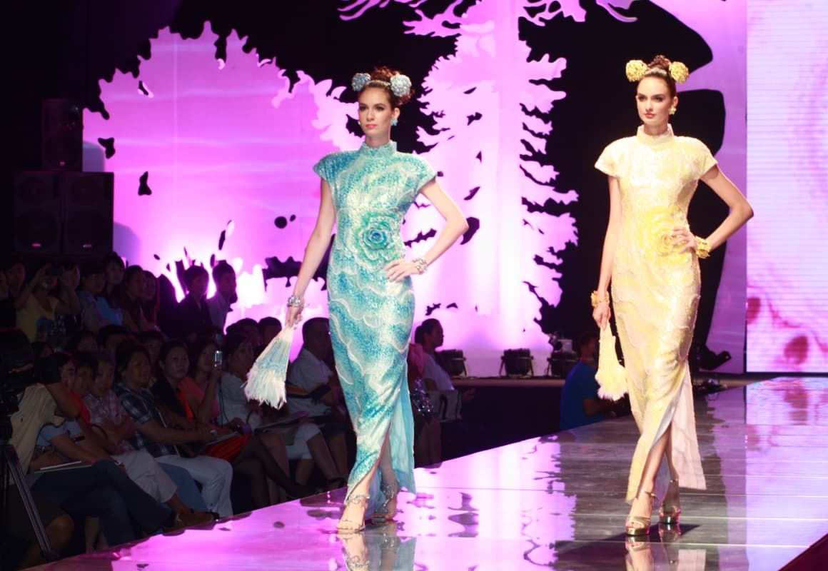 2010 Yumi Katsura Bridal Collection in Dalian