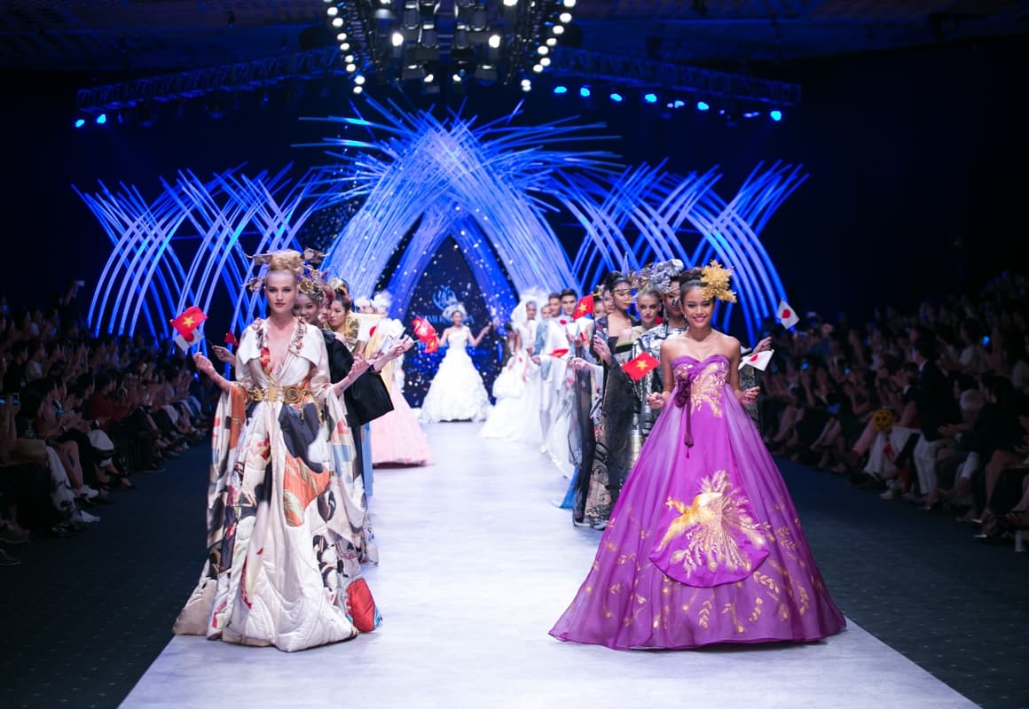 2015 Invited to the Vietnam International Fashion Week 2015 / Yumi Katsura Couture Collection