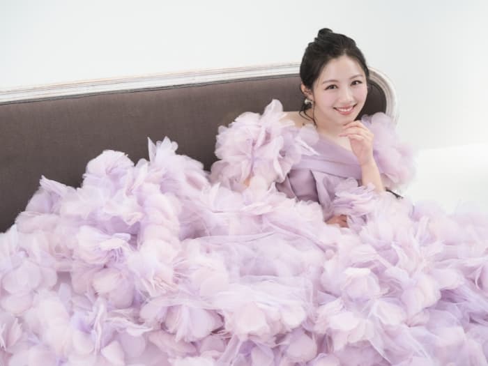 俳優の渡邉美穂さんが、YUMI KATSURAのドレス姿を初披露!