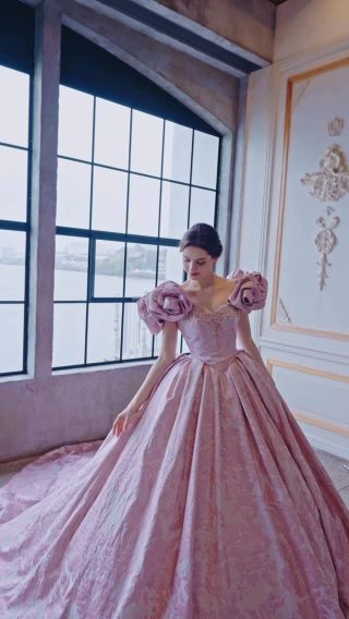 YUMI KATSURA OFFICIAL WEBSITE | ユミカツラ公式サイト｜ブライダル